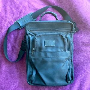 TUMI black vintage travel tote shoulder bag messenger bag, Unisex